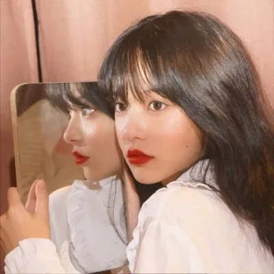 挥著翅膀的女孩